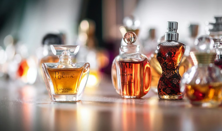زجاجات العطور الزخرفية